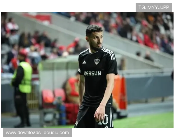 卡拉巴赫球员向主场球迷致谢 感恩支持激励球队